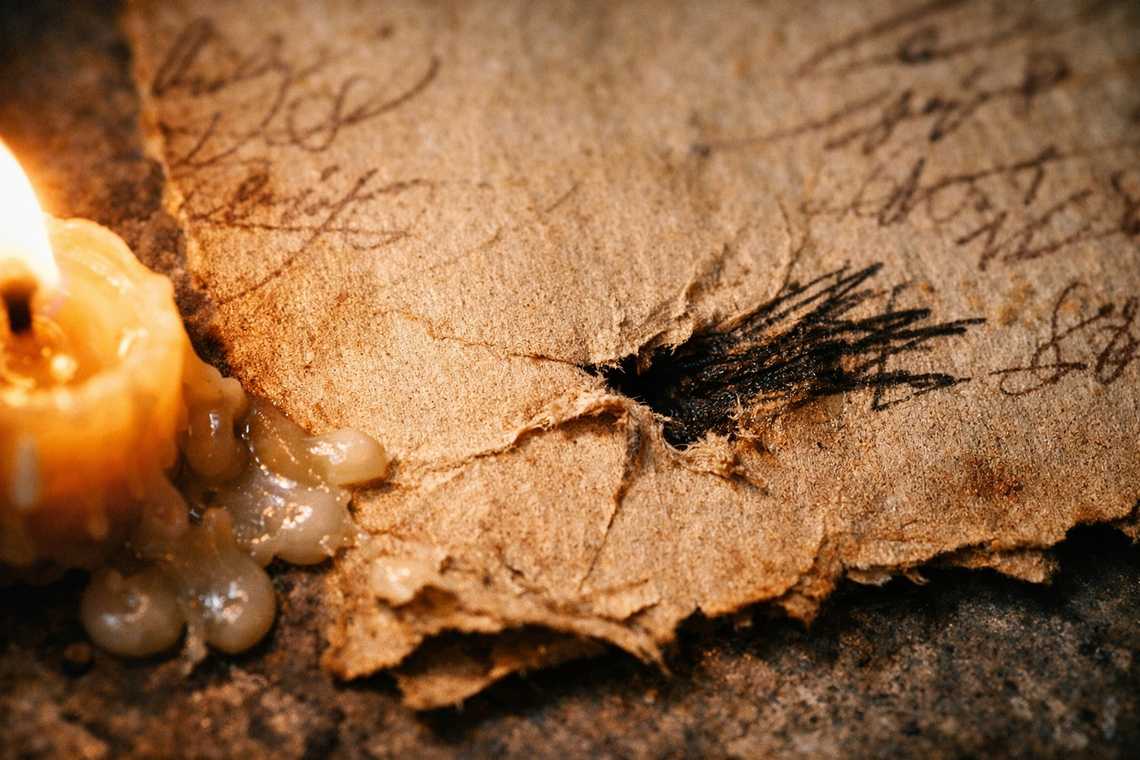 Conflicting temple texts